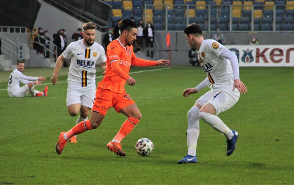 Basaksehir gewinnt in Ankara – Okan Buruk kann mit Kahveci-Abgang leben