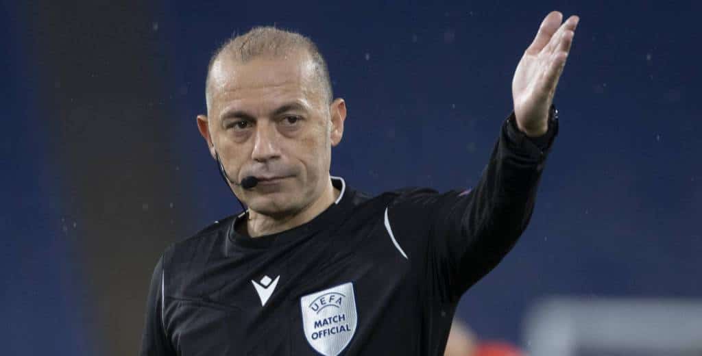 Schiedsrichterteams für die EURO 2020: Cüneyt Cakir mit dabei!