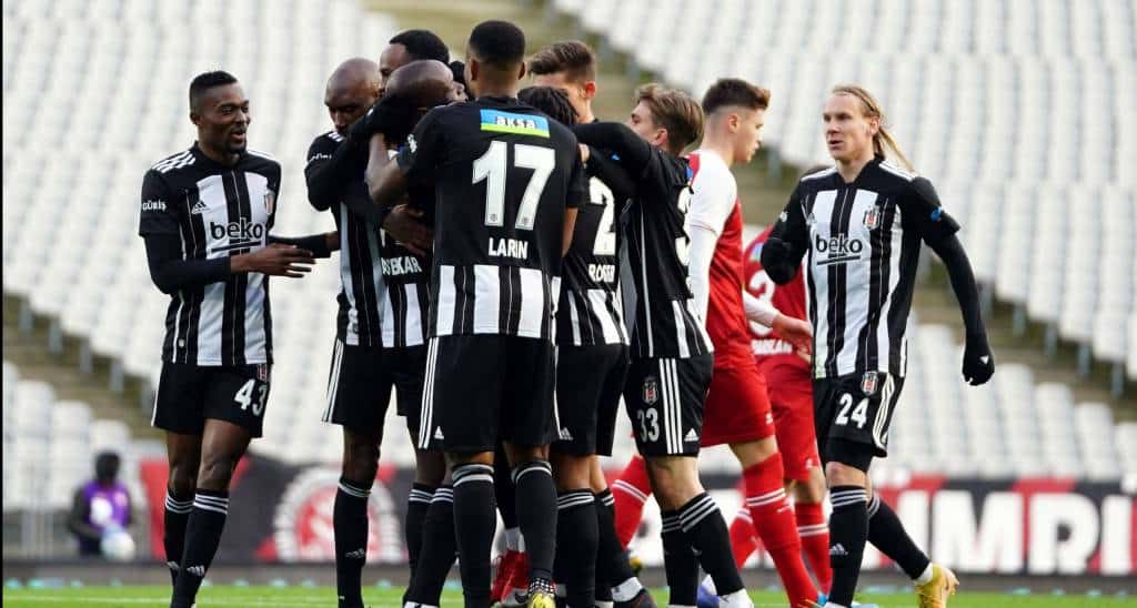 4:1! Besiktas fegt Fatih Karagümrük vom Platz und behauptet Tabellenführung