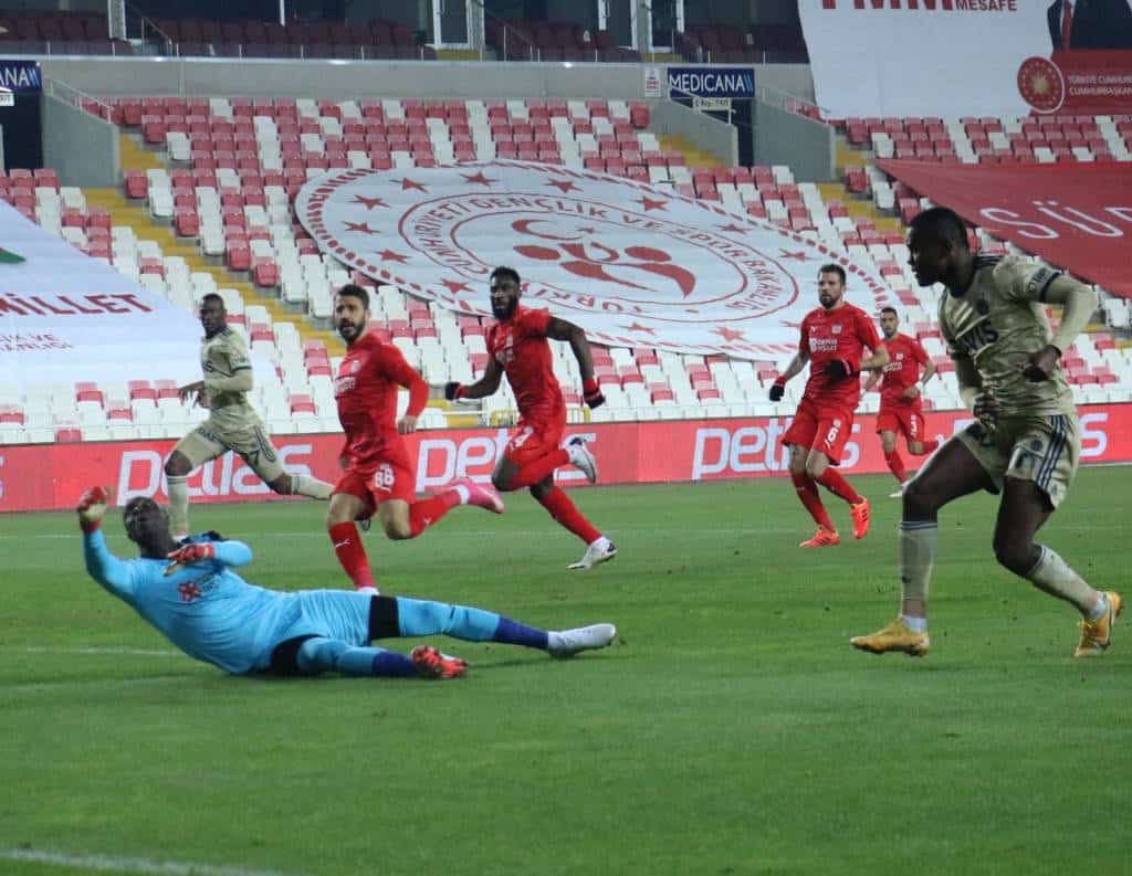 Nur 1:1 in Sivas: Fenerbahce lässt wichtige Punkte liegen