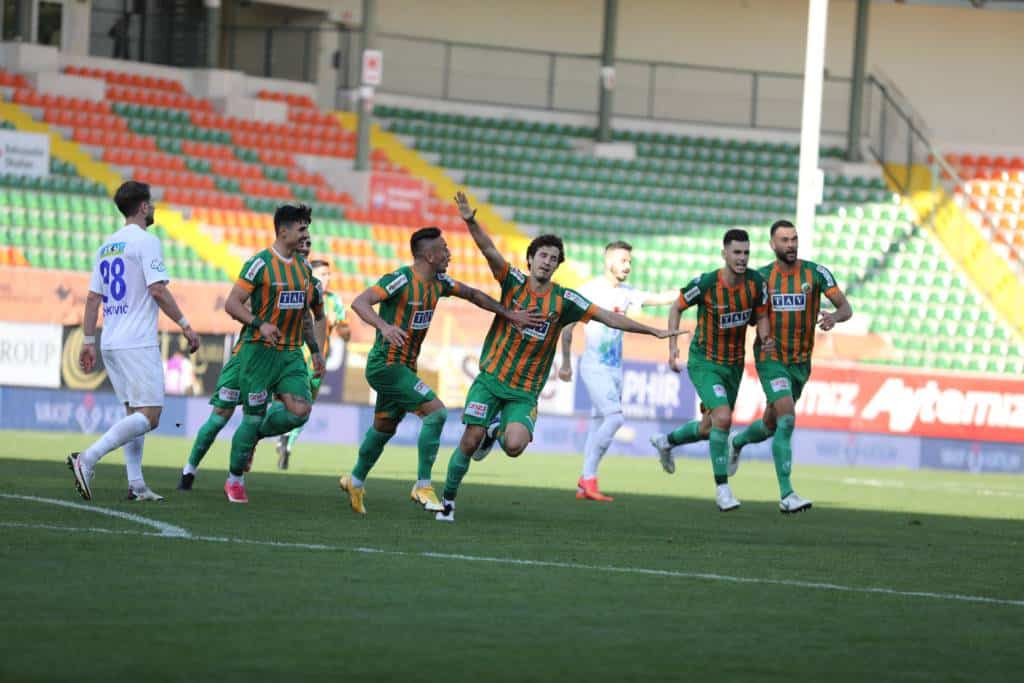 Bestwerte Süper Lig: Alanyaspor und Boupendza dominieren die Statistiken