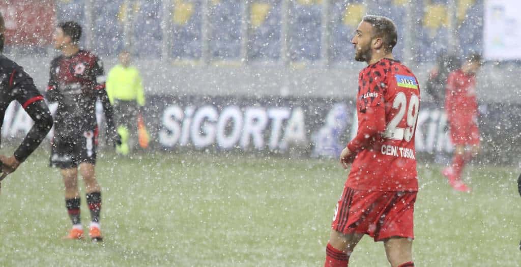 Nächste Hiobsbotschaft für Besiktas: Nach Ghezzal nun auch Tosun verletzt!