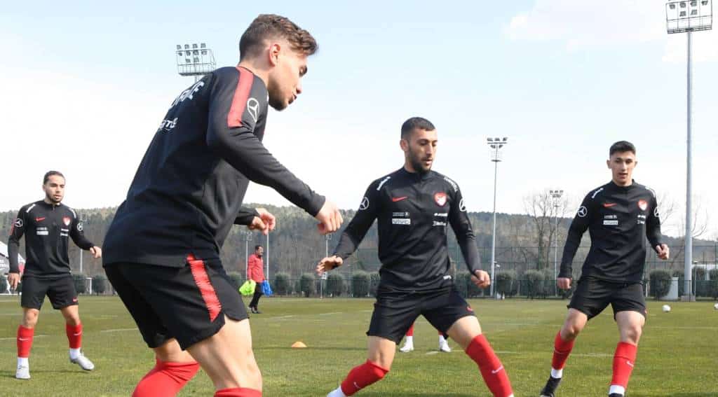 Unterhaltsam: Türkische U19-Kicker in der Skill-Challenge