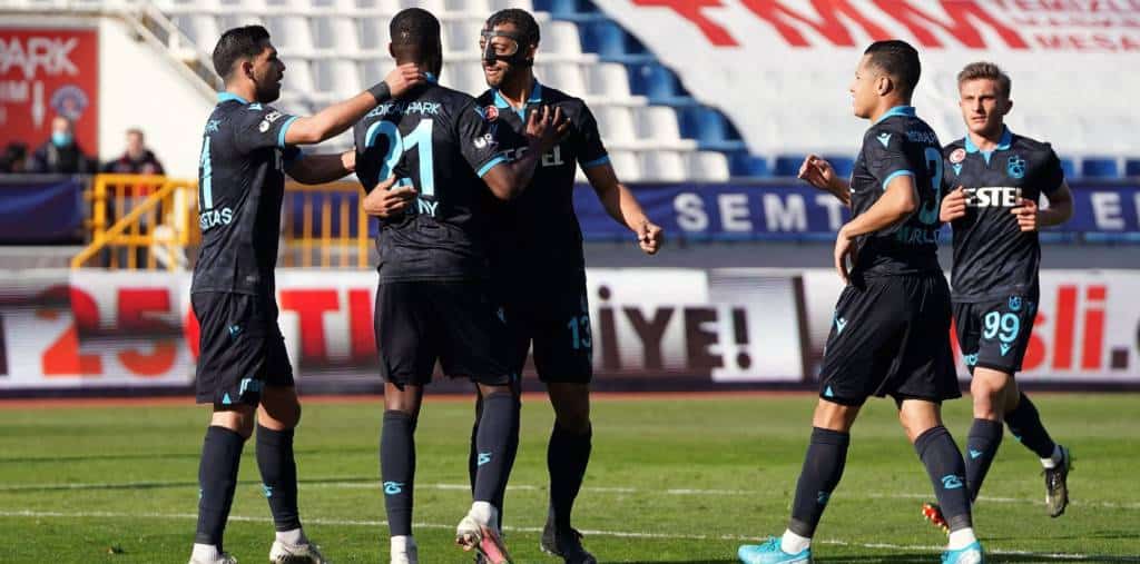Trabzonspor punktet dreifach bei Kasimpasa – Alanyaspor und Göztepe mit 1:1-Remis