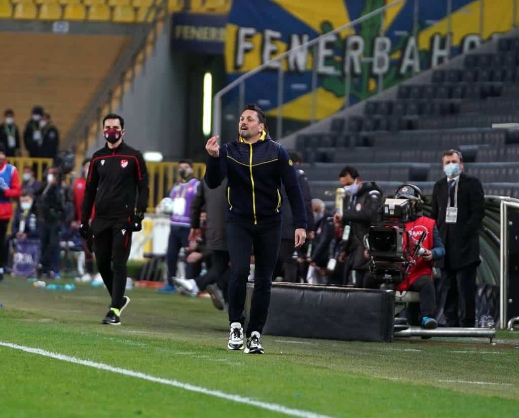 Bulut meckert über Defensivbollwerk des Gegners – Özil nach Foul schwer verletzt