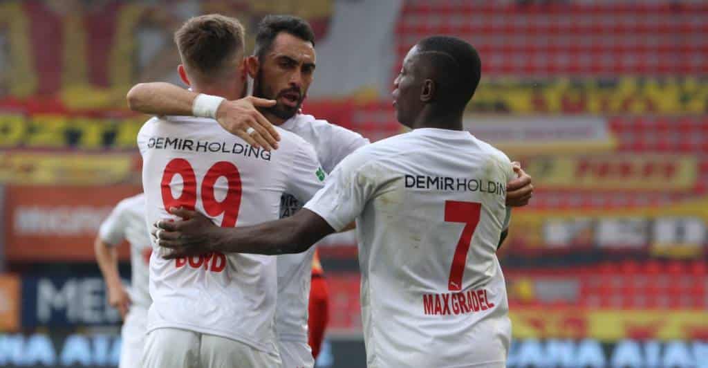 Nach Fenerbahce-Sieg: Genclerbirligi erneut siegreich – Sivasspor gewinnt Acht-Tore-Spektakel!