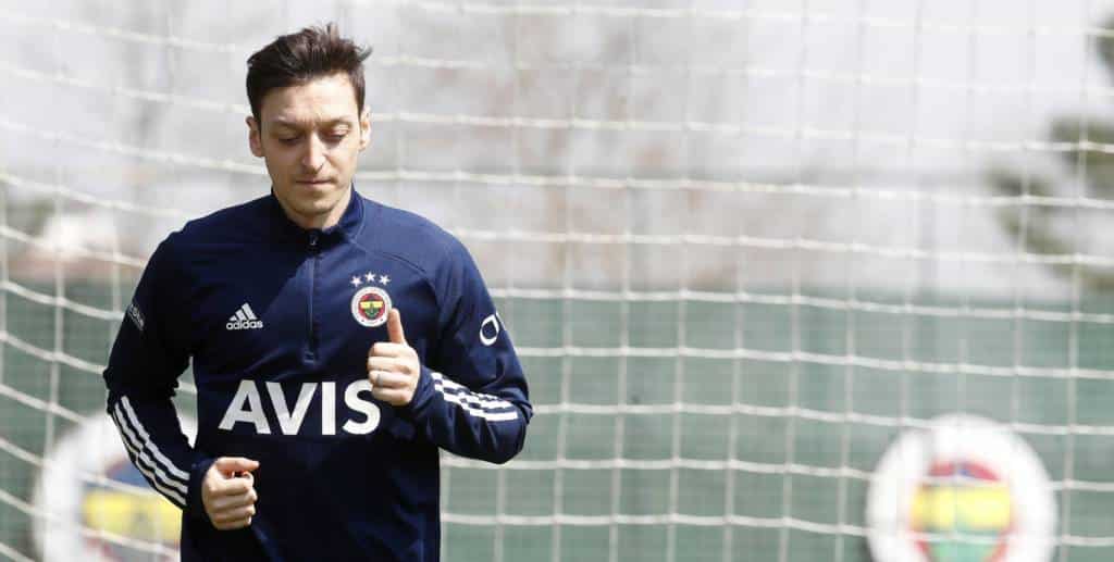 Mesut Özil erfuhr auf Rückflug von Fenerbahce-Suspendierung: „Hatte nach der Trainingszeit gefragt“