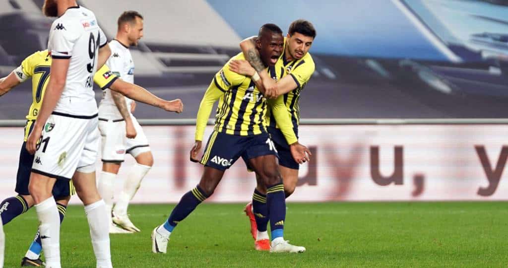 Samatta köpft Fenerbahce zum wichtigen 1:0-Sieg über Denizli!