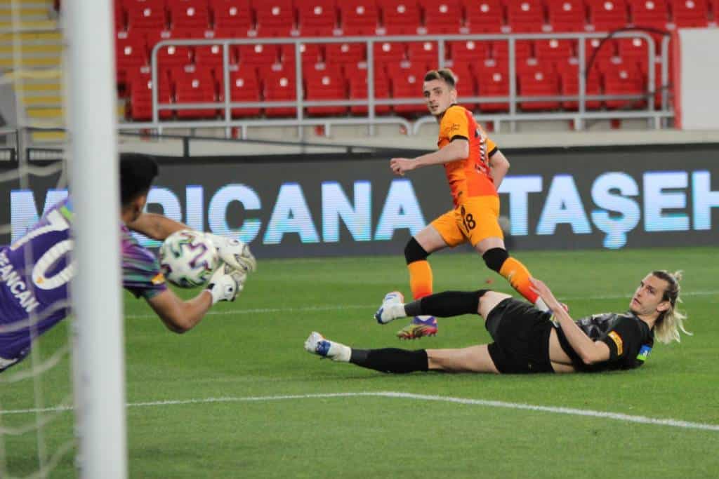 Weltklasse-Tor von Diabaté reicht nicht – Kerem Aktürkoglu kontert mit Hattrick!