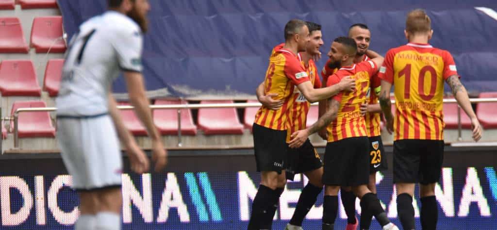 Antalya holt Remis bei Karagümrük, Kayseri schießt sich den Frust von der Seele