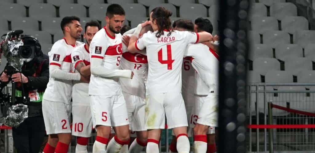 Duell gegen Wales: Diese Startelf-Veränderungen warten in Baku auf die Türkei