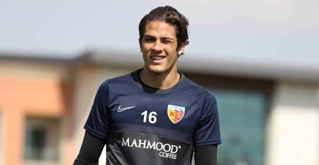 GazeteFutbols Süper Lig-Transferticker: Torhüter-Talent Dogan Alemdar wechselt nach Frankreich