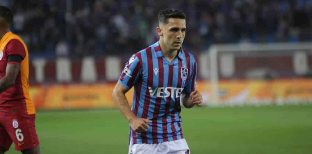 Avci nimmt ausgepfiffenen Ömür in Schutz: „Diese Spieler werden uns noch zum Meister machen“