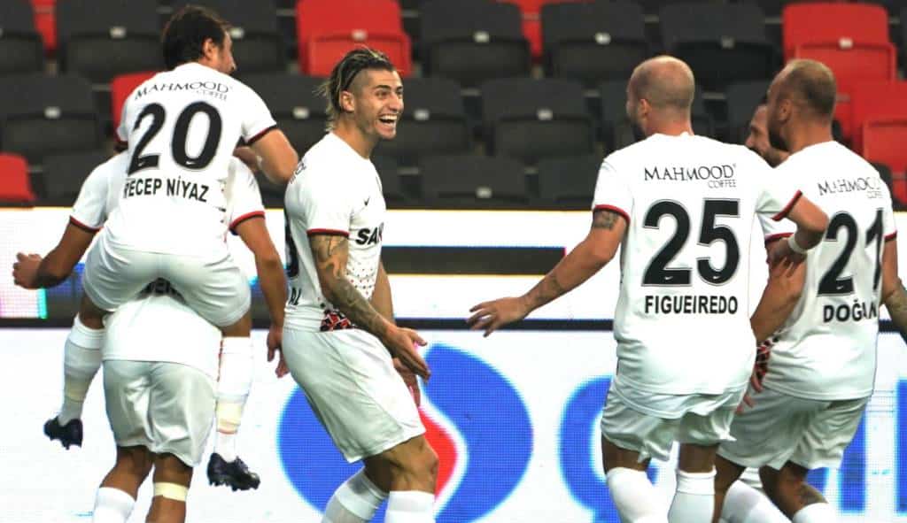 Süper Lig-Mittwoch: Göztepe verliert gegen Hatay – Demir erzielt schnellstes Tor der Süper Lig-Historie!