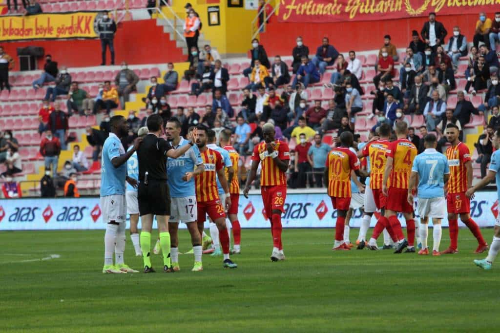 2:1 in Kayseri! Bakasetas beschert Trabzonspor wichtigen Auswärtssieg