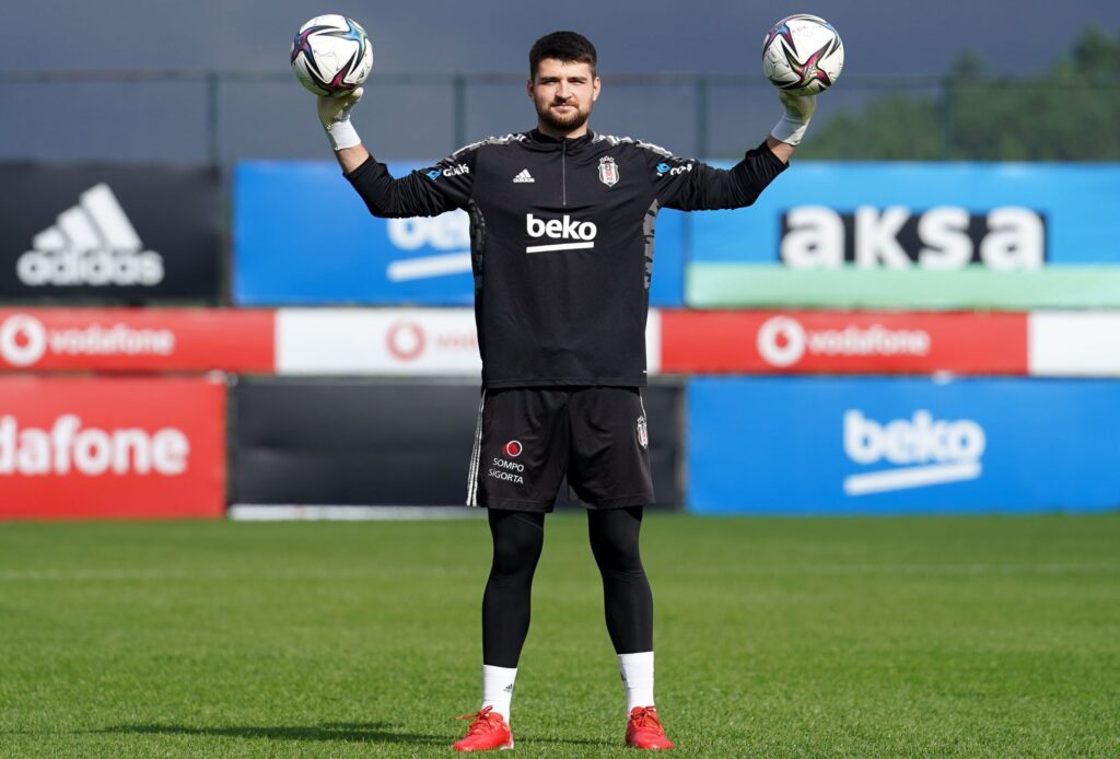 Besiktas-Torwartjuwel Destanoglu nimmt Neuer als Vorbild und möchte nach Europa Besiktas-Torwartjuwel Destanoglu nimmt Neuer als Vorbild und möchte nach Europa