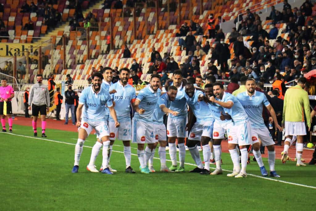 Siege für Antalya & Basaksehir: Nuri Sahin und Emre Belözoglu marschieren im Gleichschritt