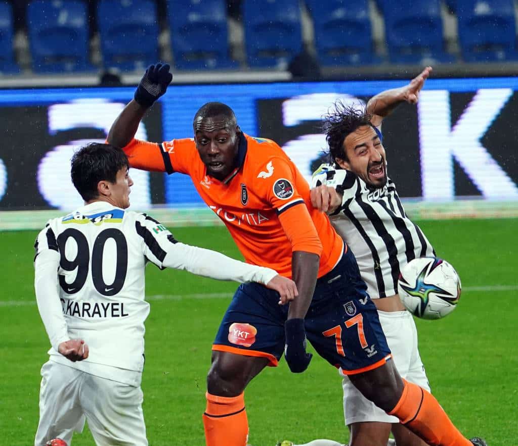 14. Spieltag: Basaksehir stolpert gegen Altay, Adana torlos gegen Kasimpasa