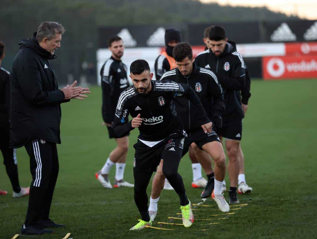 Besiktas: Van Gaal rät Weghorst von Türkei-Transfer ab – Trainingslager und erste Testspiele stehen fest