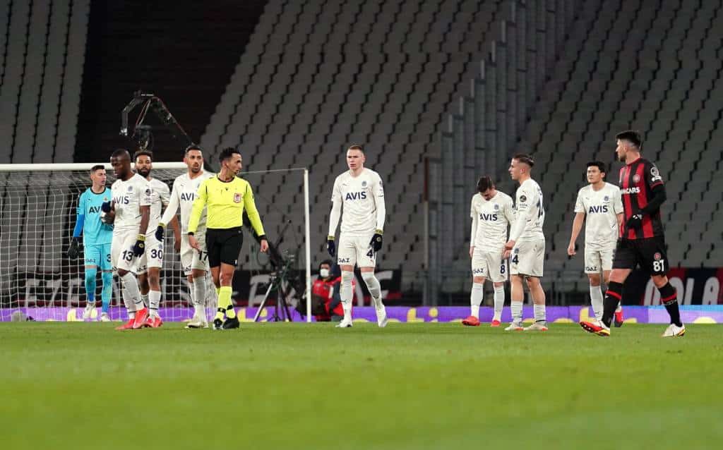 1:1 gegen Karagümrük: Fenerbahce rennt erfolglos gegen neun Mann an