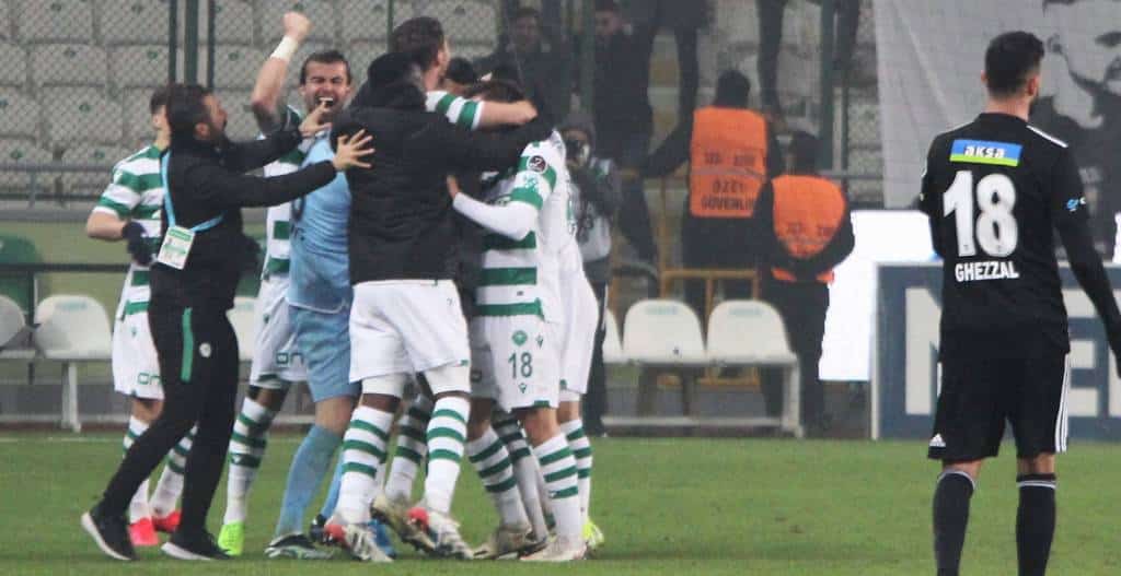 Noch sieben Punkte: Konyaspor schlägt Besiktas und verkürzt Rückstand auf Trabzonspor
