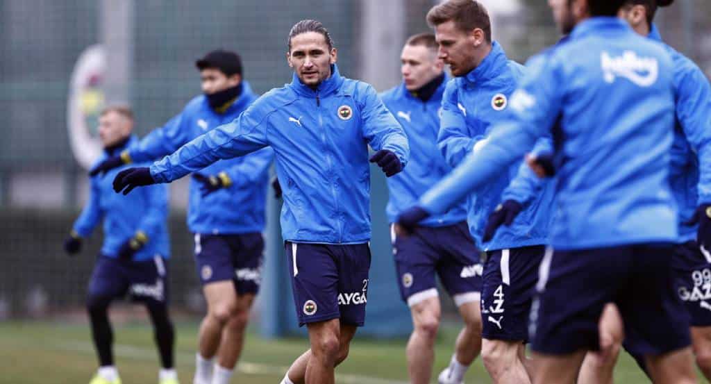 Trainerfrage ungeklärt – Fenerbahce ohne Chefcoach gegen Adana Demirspor