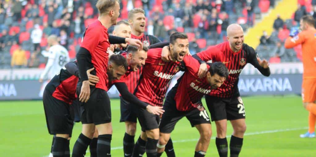 20. Spieltag: Basaksehir unter Belözoglu weiter ohne Niederlage, Gaziantep schlägt Karagümrük