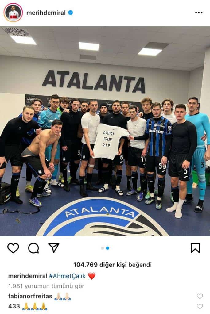 Merih Demiral gedenkt zusammen mit Atalanta Bergamo verstorbenem Ahmet Calik