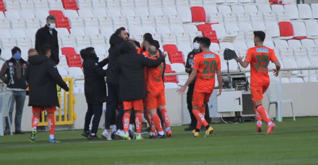 Süper Lig-Sonntag: Altay unterliegt Alanya – Kasimpasa siegt in Giresun