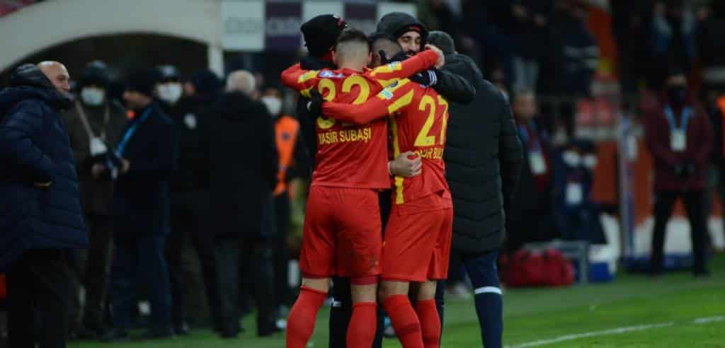 22. Spieltag: Erste Niederlage für Basaksehir unter Belözoglu – Göztepe mit drittem Sieg in Folge