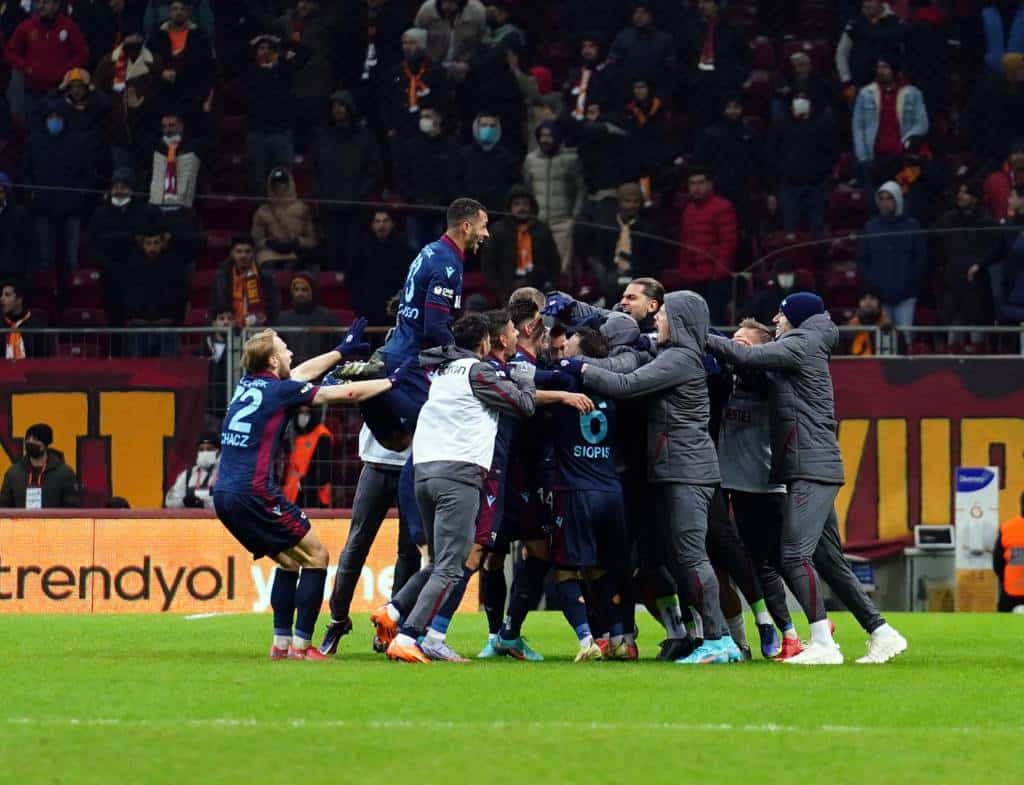Trabzonspor reichen sechs starke Minuten: Euphorischer 2:1-Sieg nach Rückstand bei Galatasaray!