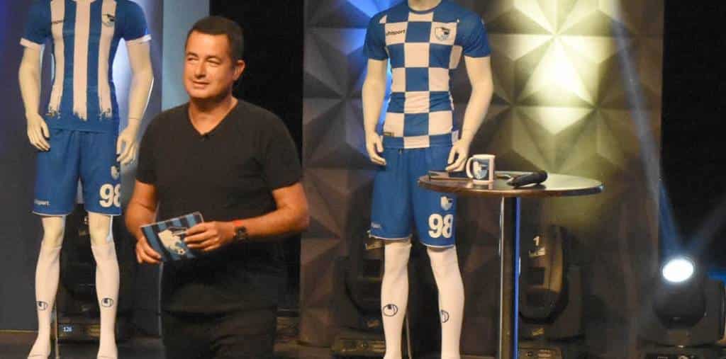 Begeistert empfangen: Hull City-Fans feiern mit „Acun, Acun“-Sprechchören ihren neuen Eigentümer