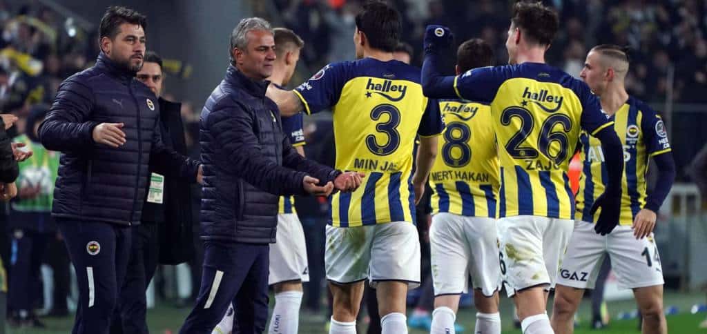 Fenerbahce-Trainer Kartal: „Unser Kampf geht weiter – mit unseren Fans im Rücken“