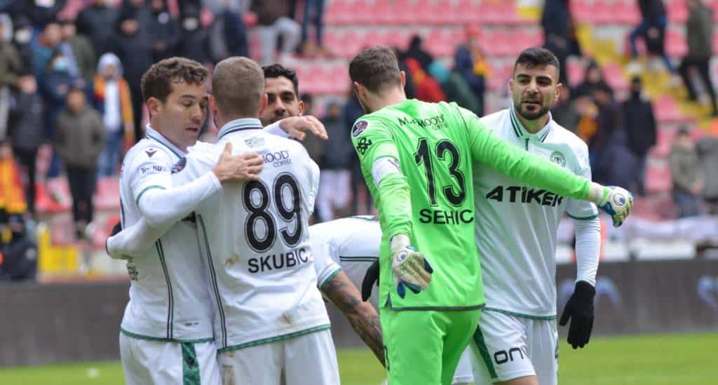 Konyaspor dreht Spiel in Kayseri – Sivasspor siegt in Adana dank Henrique-Hattrick