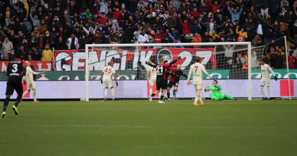1:3-Niederlage in Gaziantep: Galatasaray kriegt Ex-Stuttgarter Maxim nicht in den Griff!