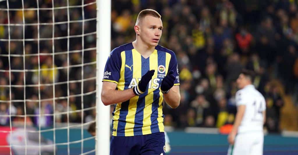 Fenerbahces Attila Szalai: „Habe als Flügelspieler mit dem Fußballspielen angefangen“