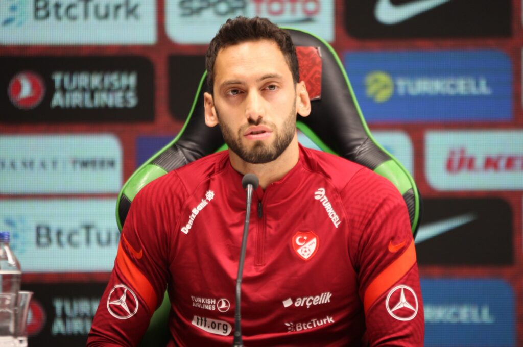 Reizthema in der Mixed Zone: Hakan Calhanoglu kontert australischen Reporter nach provokanter Frage eiskalt!
