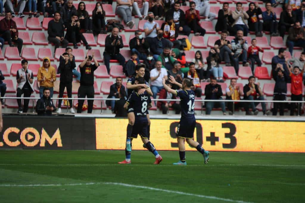 Fenerbahce-Talent Arda Güler investiert in persönlichen Trainerstab und ist im Visier europäischer Klubs