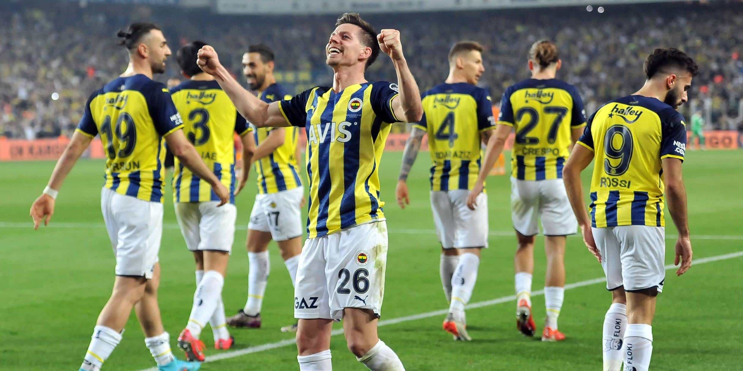 20-Derbysieg Fenerbahce schlägt Galatasaray in Kadiköy und erobert Platz zwei