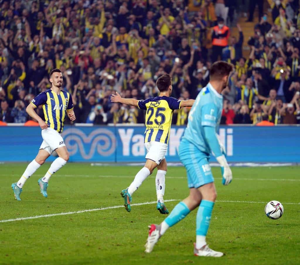 2:0 gegen Göztepe – Serdar Aziz und Youngster Arda Güler schießen Fenerbahce zum Sieg