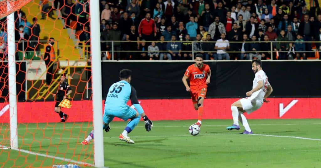 Pokal-Halbfinale: Sivasspor gewinnt in Unterzahl in Alanya!