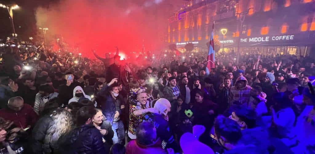 Eine ganze Stadt steht Kopf: Trabzon bereitet sich auf legendäre Meister-Party vor