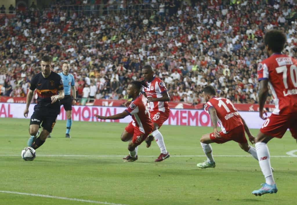 Letzter Spieltag in der Süper Lig: Galatasaray verpasst einstelligen Tabellenplatz nach 1:1 in Antalya