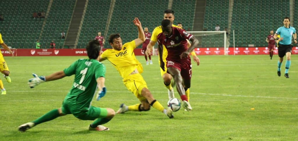 Jetzt also doch: Besiktas holt Istanbulspor-Innenverteidiger Emrecan Uzunhan