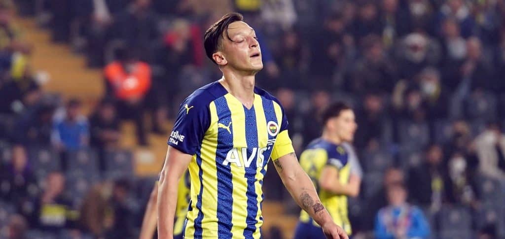 Kein Platz mehr in Kadiköy: Fenerbahce löst Vertrag von Mesut Özil auf – Tiago Cukur kommt