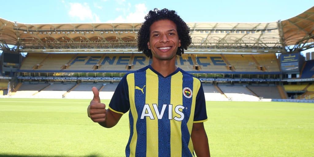 Nach Vertragsunterzeichnung: Willian Arao möchte für Fenerbahce „sein Leben auf dem Platz geben“