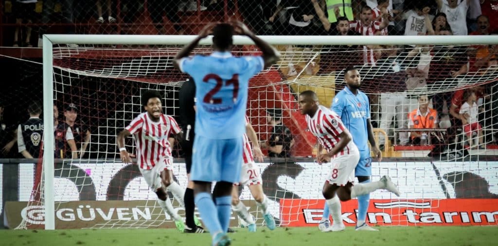 Trotz Bardhi-Doppelpack: Antalyaspor schießt Meister Trabzonspor ab!