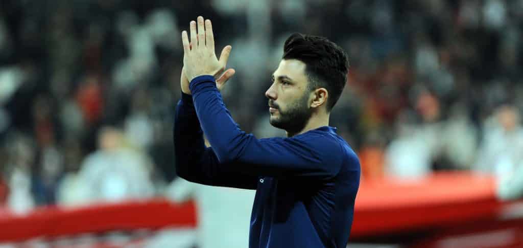 Tolgay Arslan schießt Tor gegen Inter Mailand, während sein Haus ausgeraubt wird