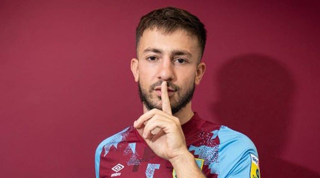 GazeteFutbols England-Tour: Dervisoglu unterschreibt bei Burnley, Söyüncü in Leicester außen vor