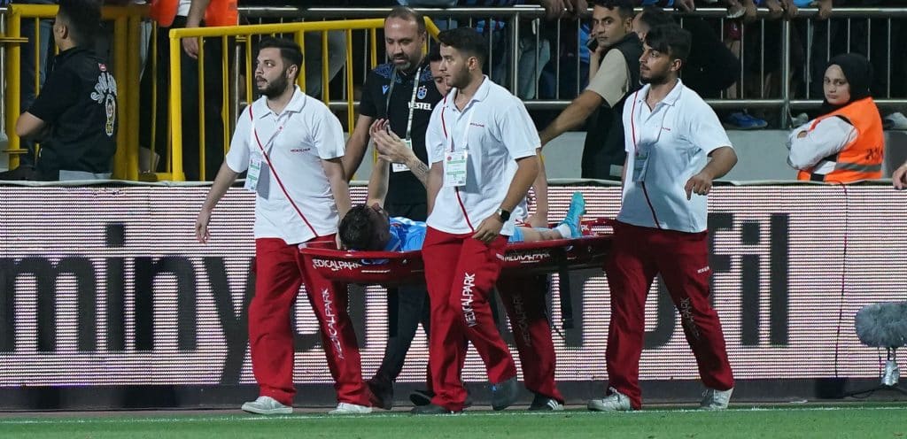 Kreuzband- und Außenmeniskusriss: Saisonaus für Dorukhan Toköz